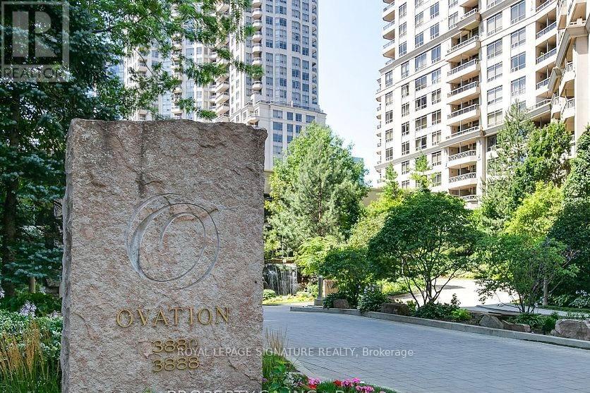 202 3880 Duke Of York Blvd, Mississauga, ON L5B 4M7