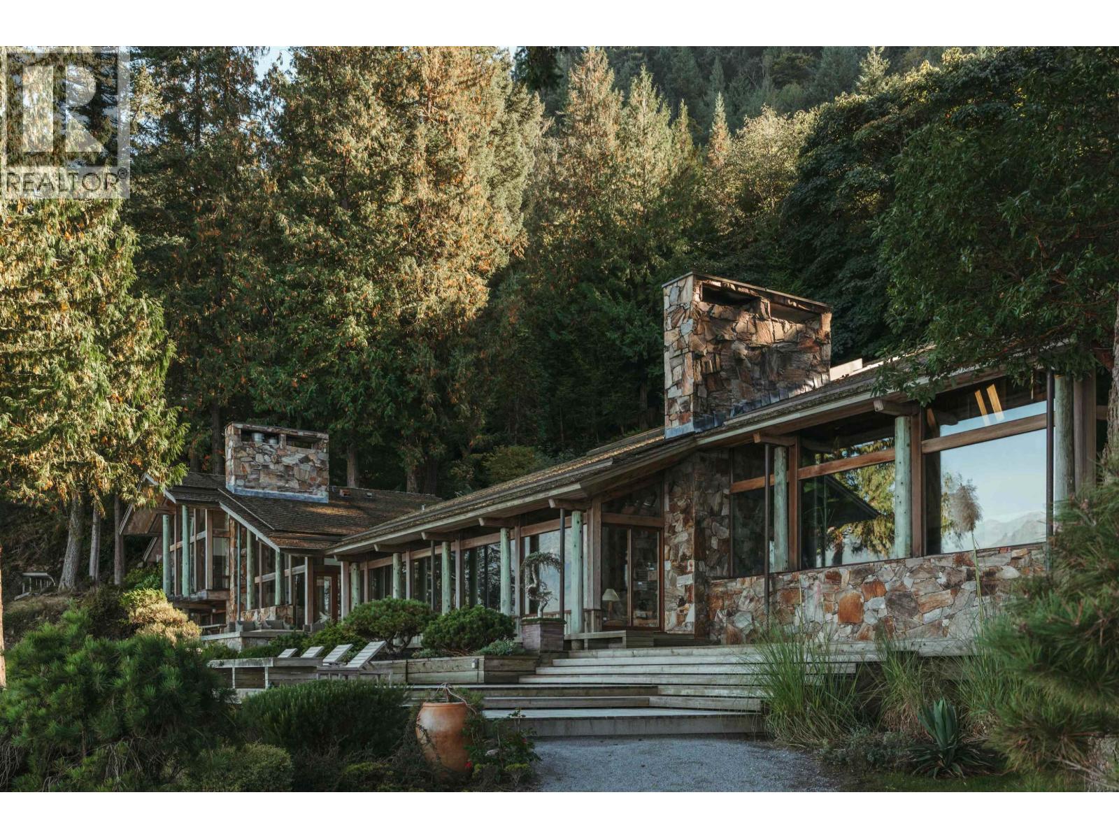 370-374 Smugglers Cove Rd, Bowen Island, BC V0N 1G1