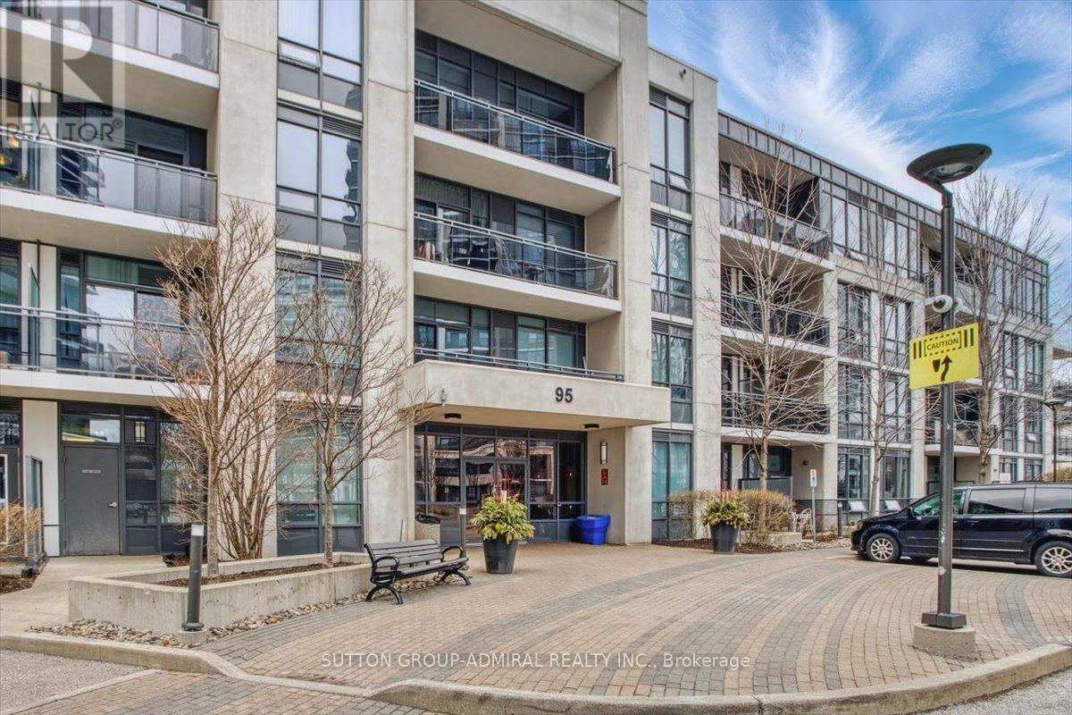 204 95 North Park Rd, Vaughan, ON L4J 0J1