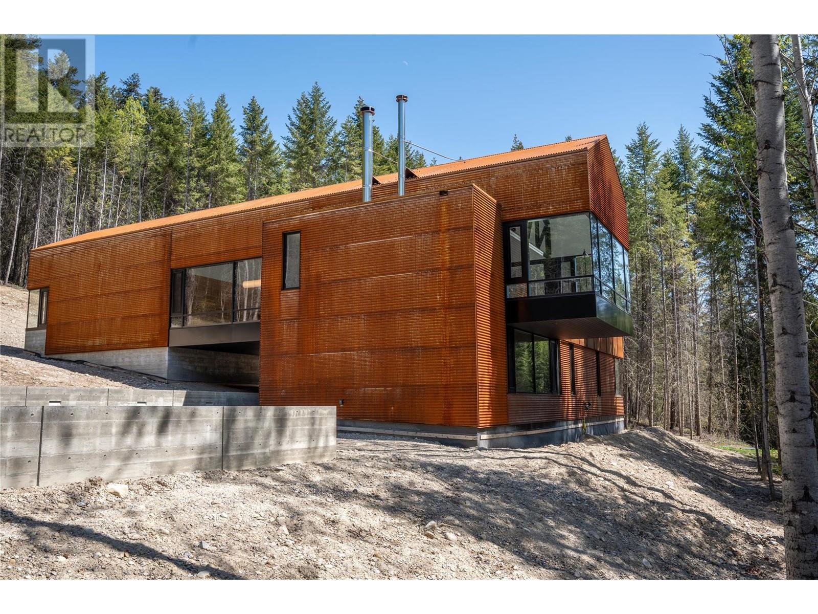 2060 Mcmurdo Rd, Golden, BC V0A 1H0
