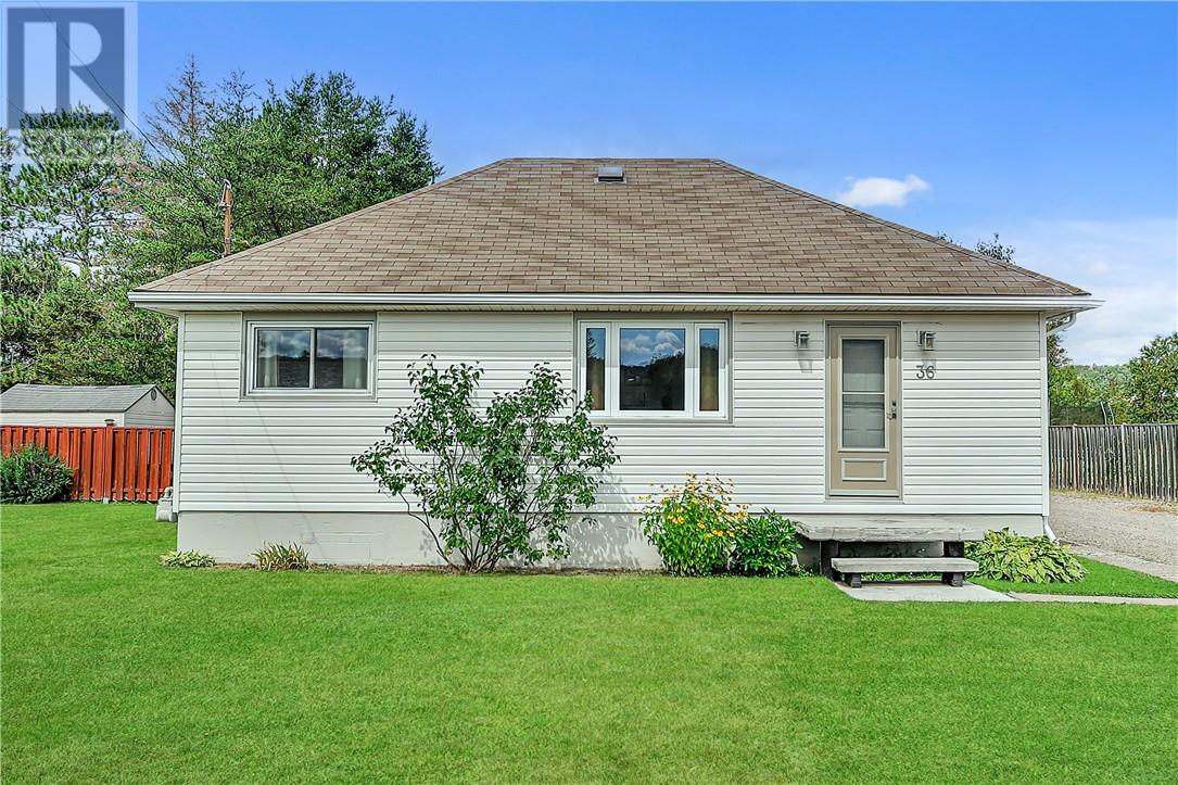 36 Church St, Levack, ON P0M 2C0