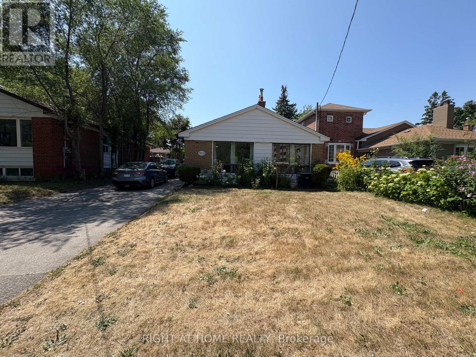 932 Midland Ave, Toronto, ON M1K 4G3