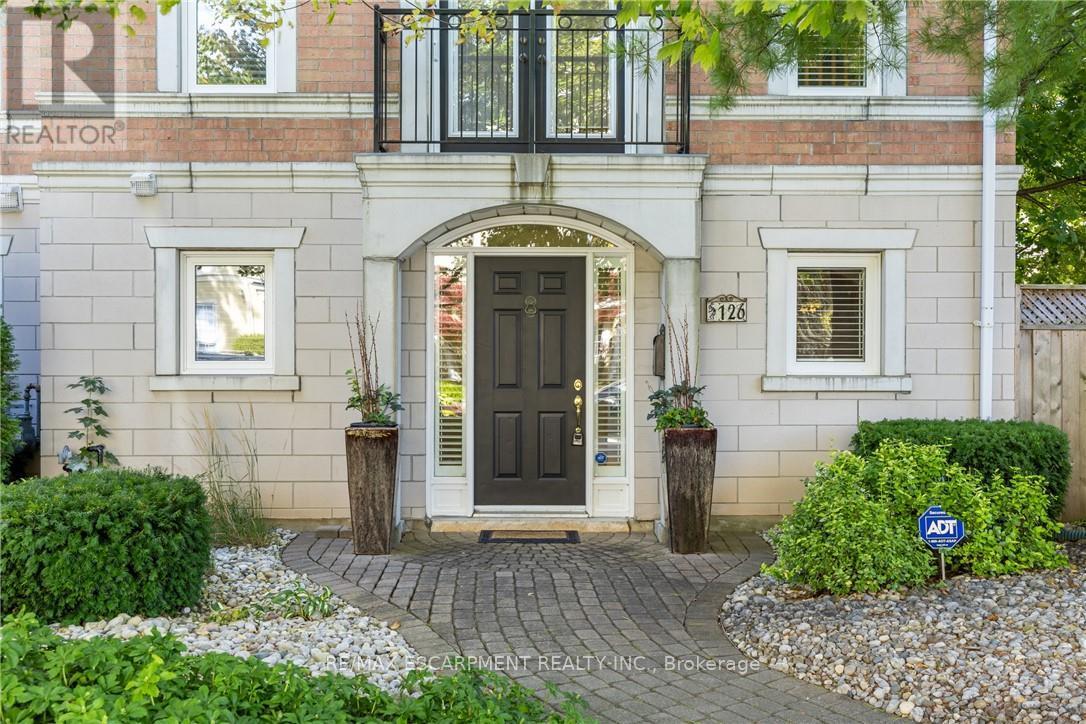 126 Brant St, Oakville, ON L6K 2Z8