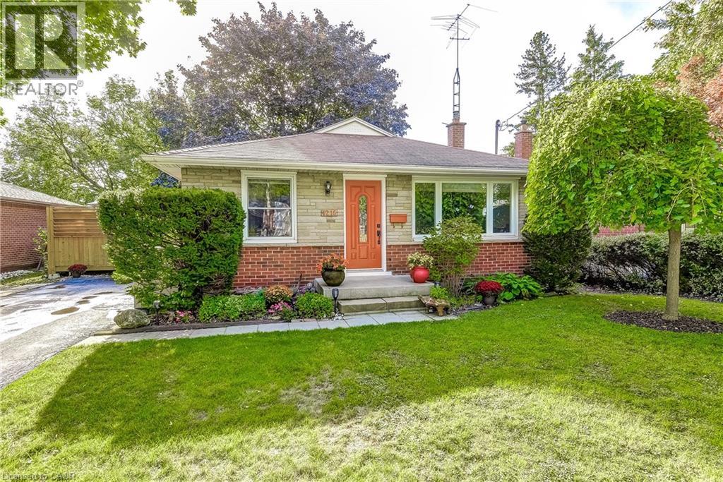 1216 De Quincy Cres, Burlington, ON L7P 1E1