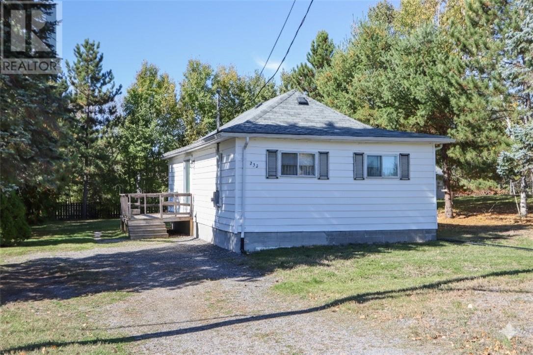 232 Edward St, Coniston, ON P0M 1M0