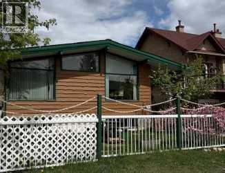 404 Pyramid Lake Rd, Jasper, AB T0E 1E0