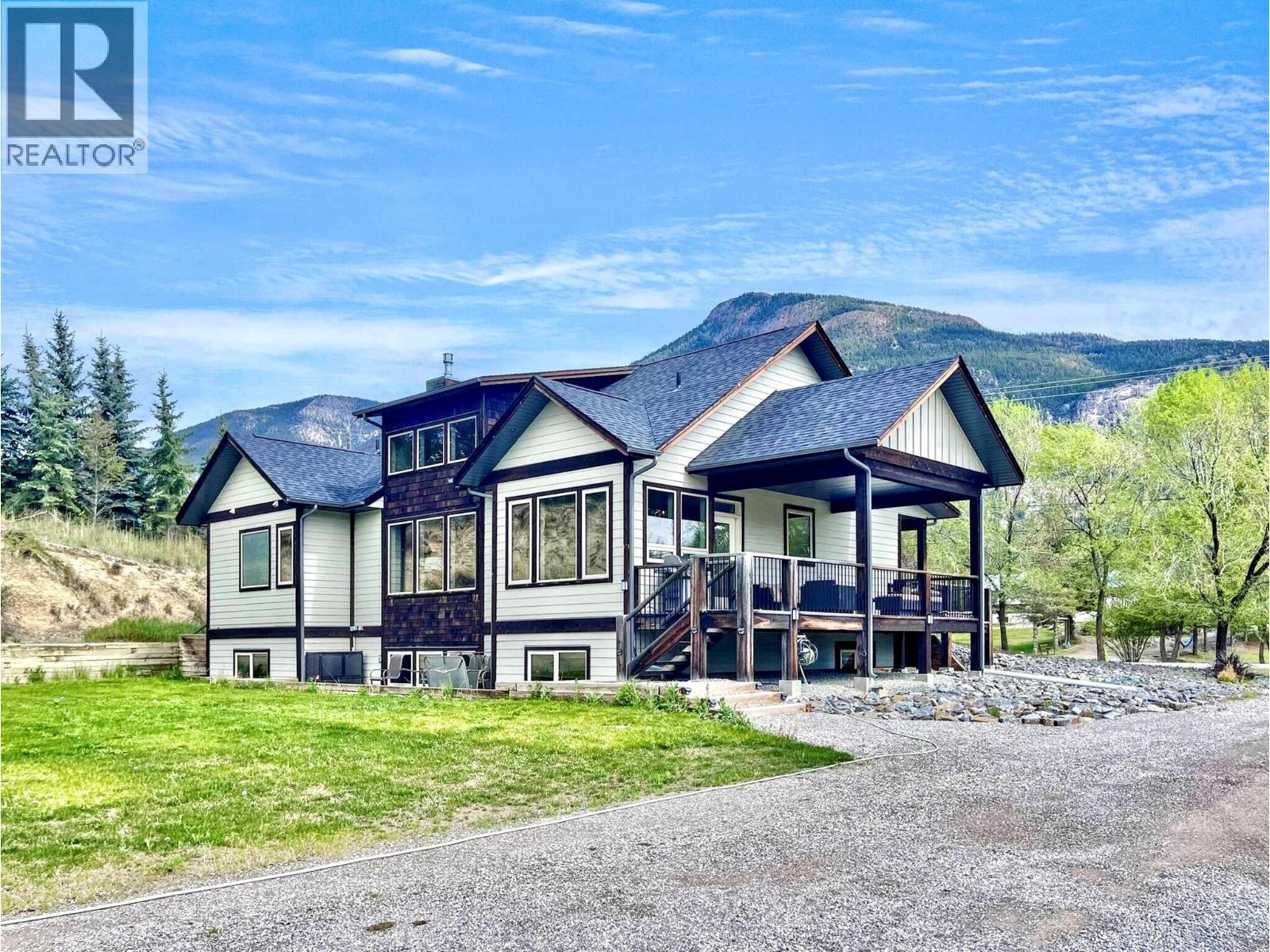 1037 Swansea Rd, Invermere, BC V0A 1K3