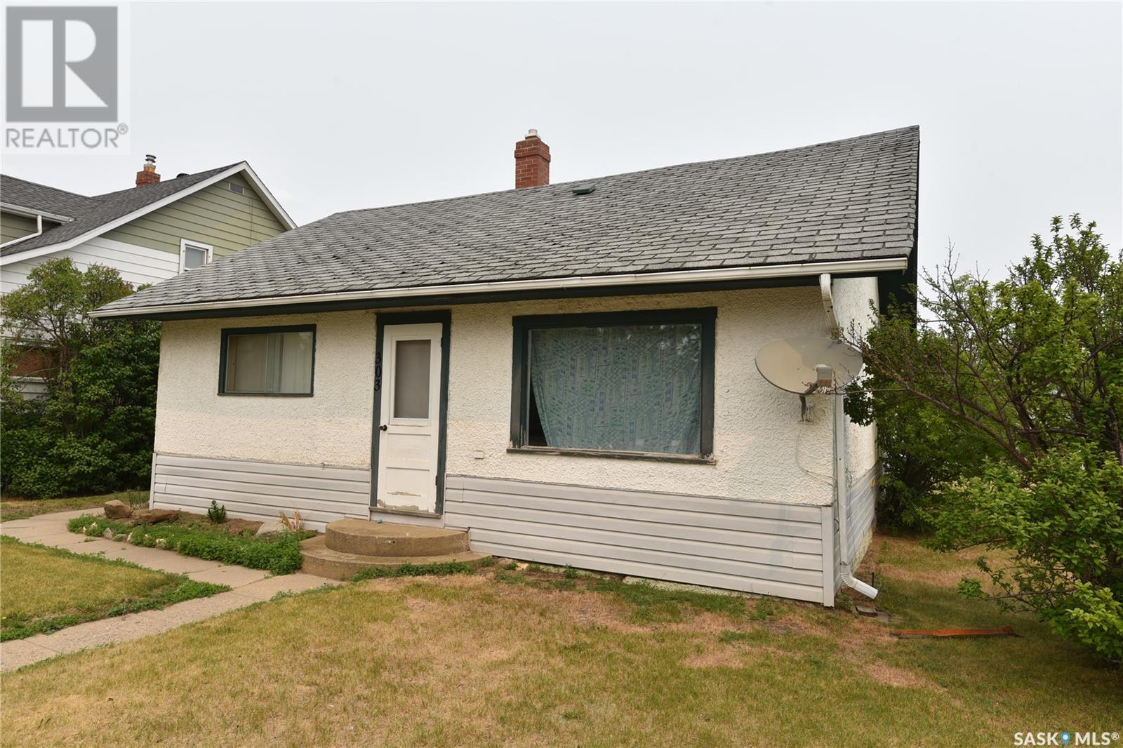 303 2 Street West, Nipawin, SK S0E 1E0