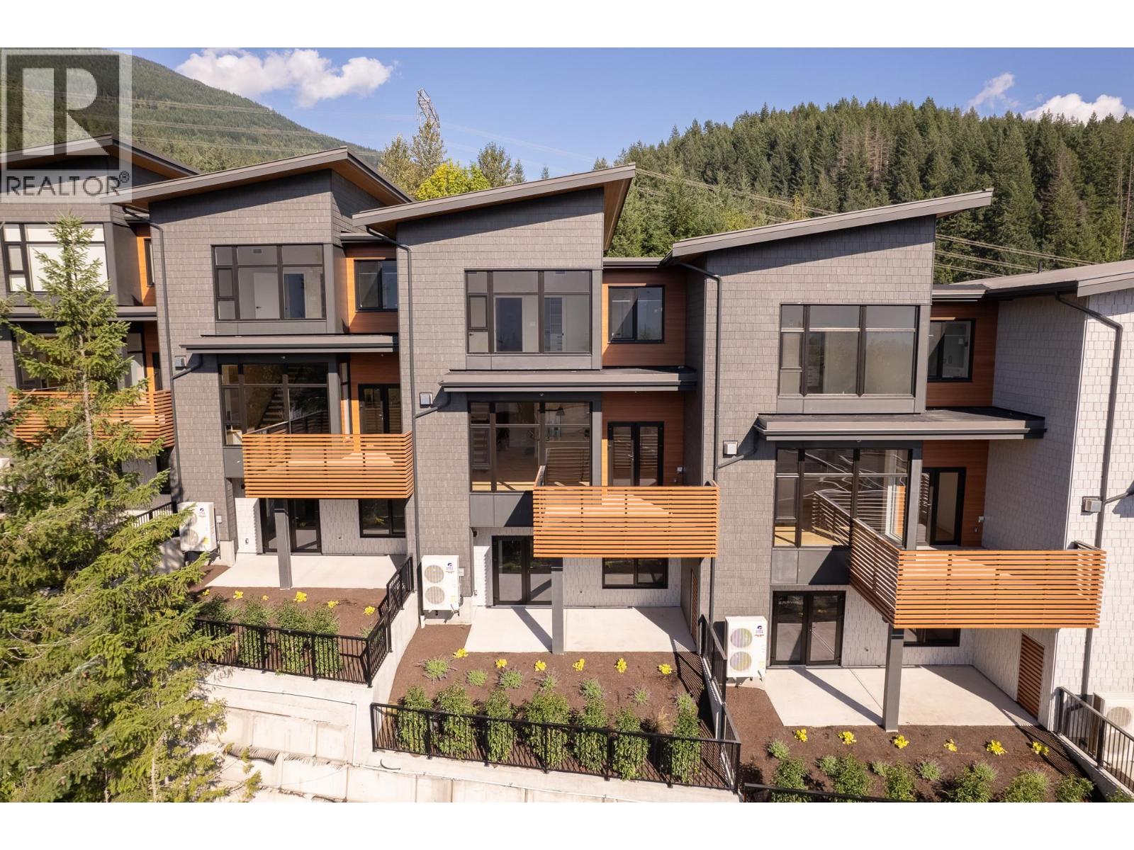 3407 Mamquam Rd, Squamish, BC V8B 1E4