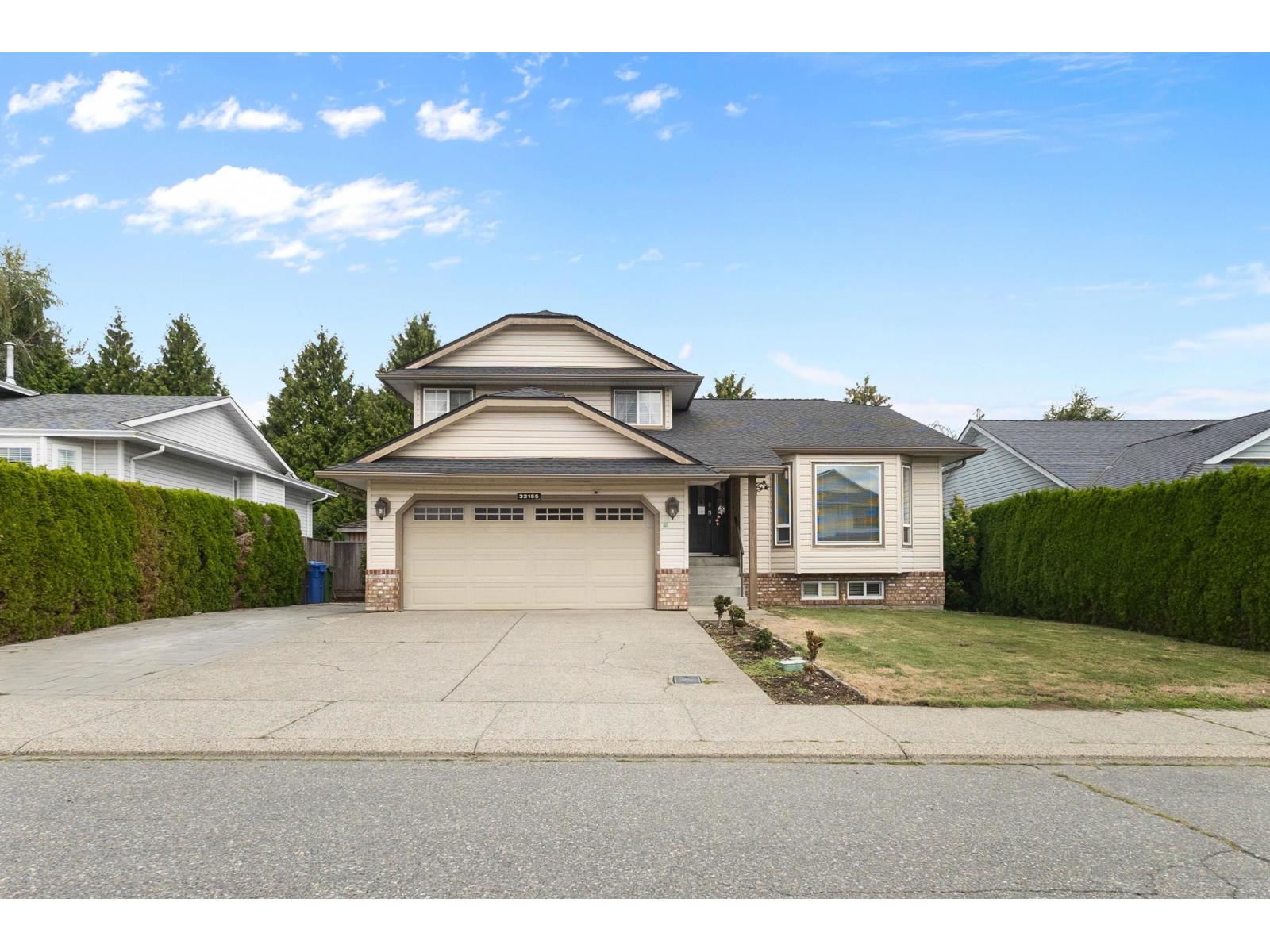 32155 Clinton Ave, Abbotsford, BC V2T 5B5