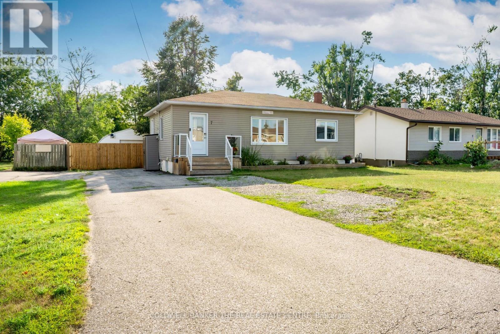 7 Leach St, Orillia, ON L3V 5N6