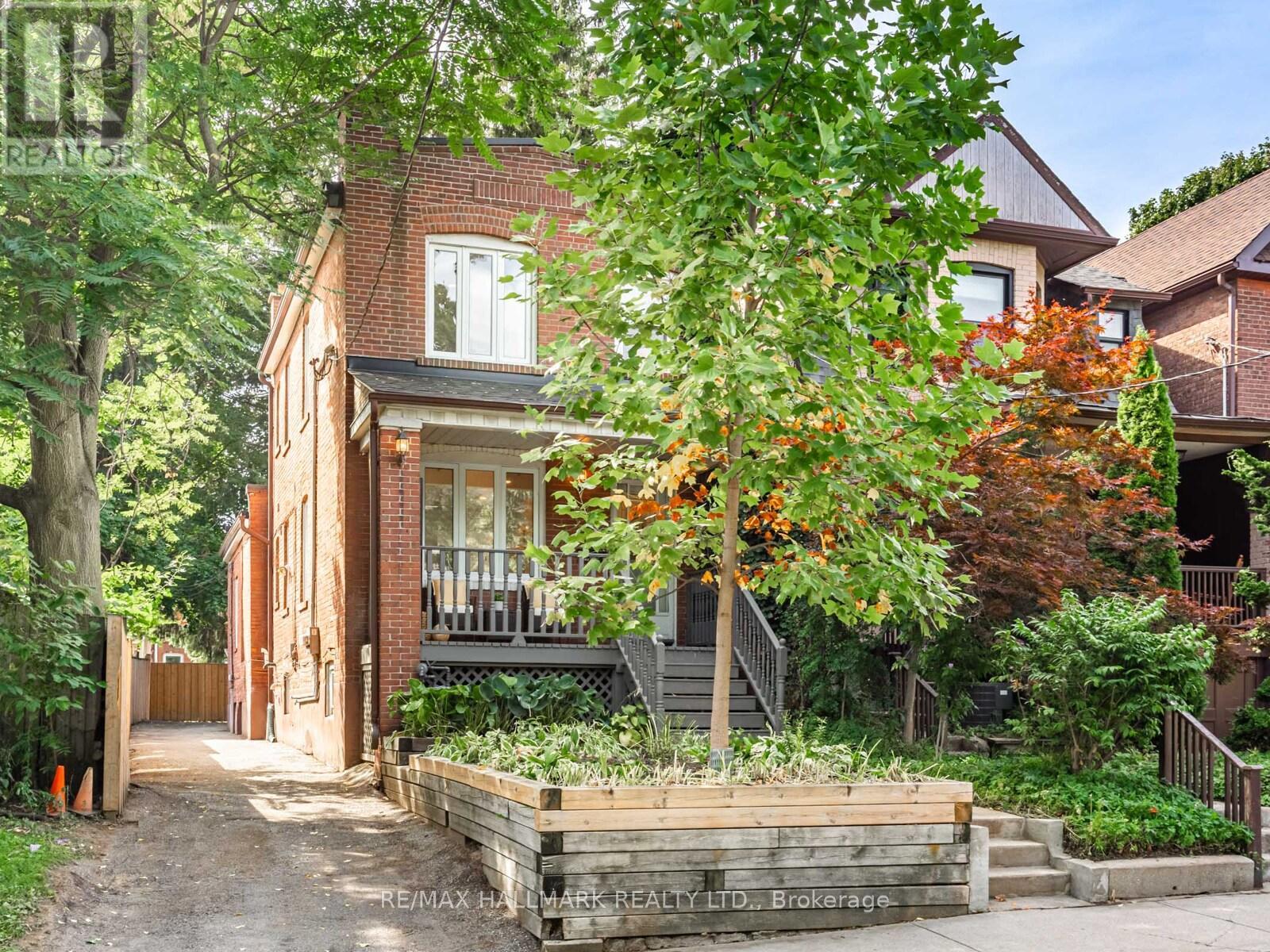 8 Redwood Ave, Toronto, ON M4L 2S6