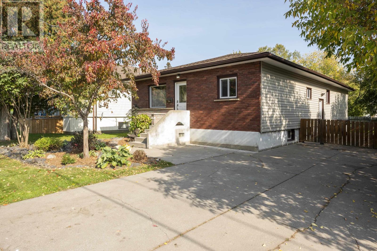214 Fitzgerald St, Thunder Bay, ON P7A 2N9