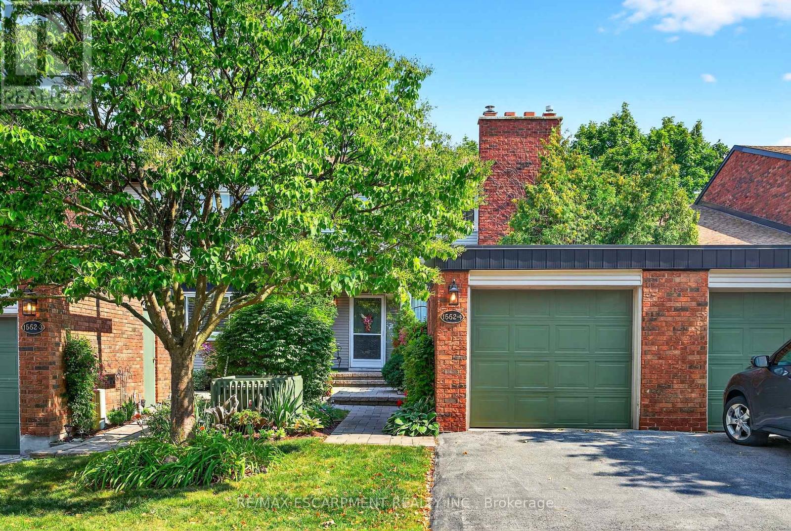 4 1552 Kerns Rd, Burlington, ON L7P 3A7