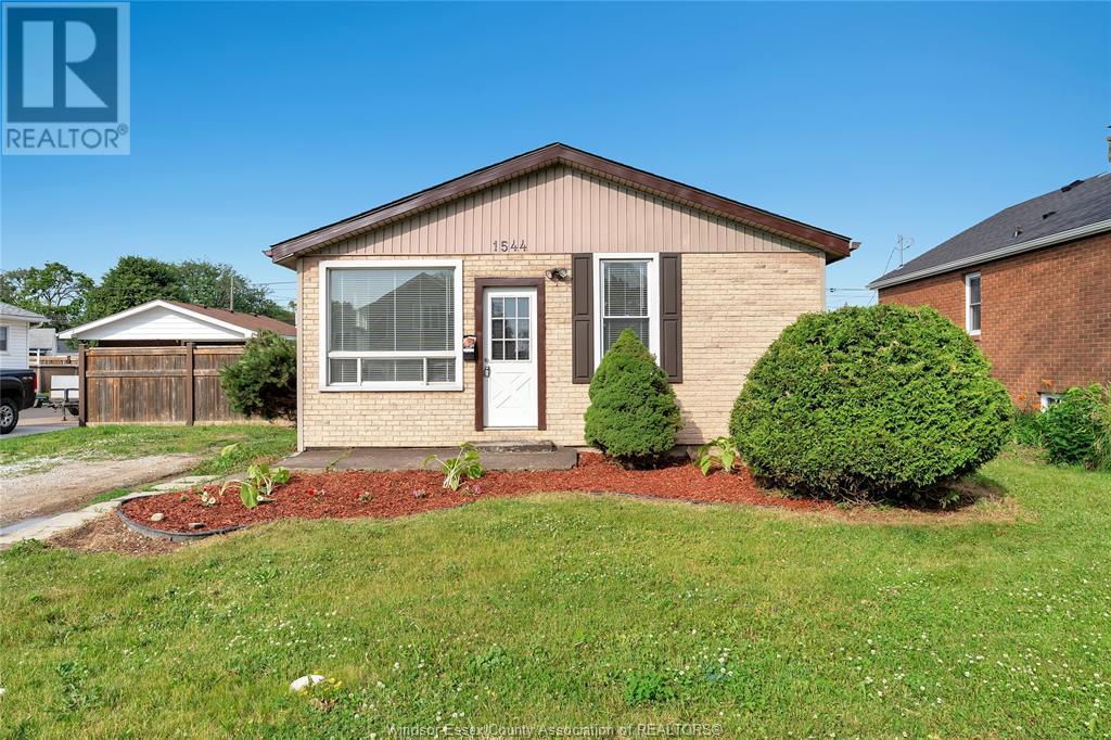 1544 Mark Ave, Windsor, ON N9B 3G4