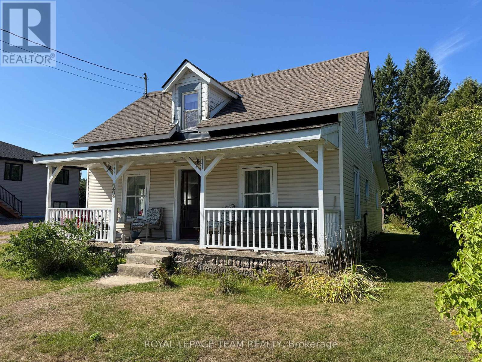 22 Wilson St, Laurentian Hills, ON K0J 1J0
