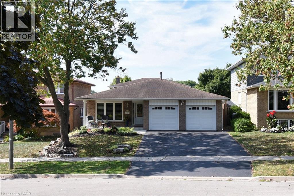 47 Highland Park Dr, Dundas, ON L9H 6G4