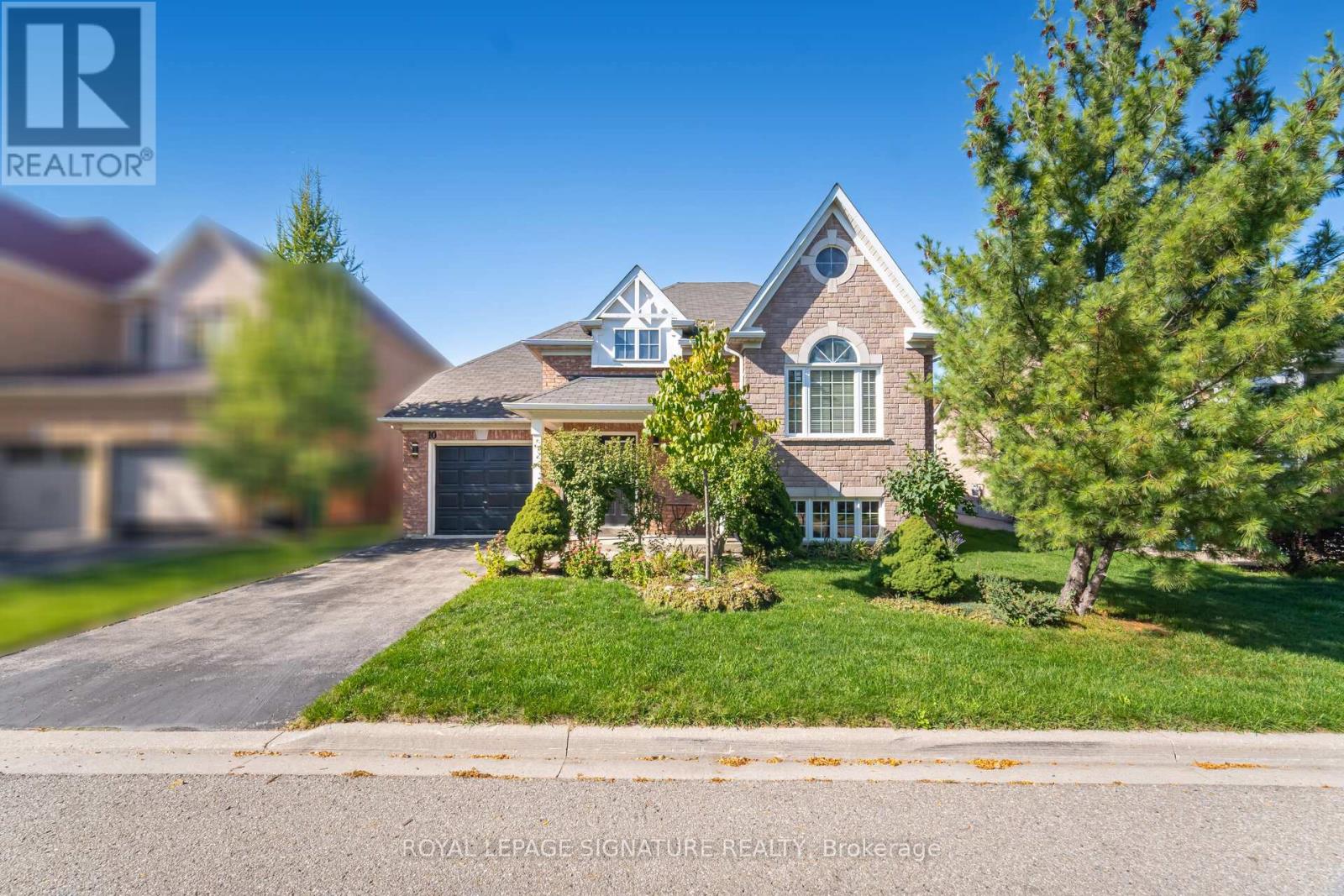 10 Banks Dr, Brampton, ON L6P 1C7