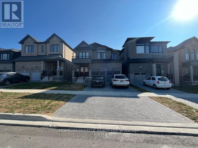 2143 Hallandale St, Oshawa, ON L1H 8L7