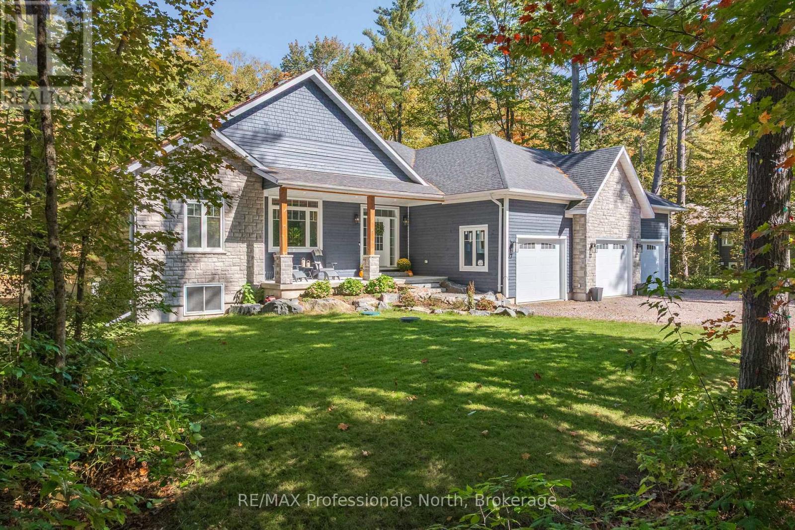 1034 Xavier St, Gravenhurst, ON P0E 1G0