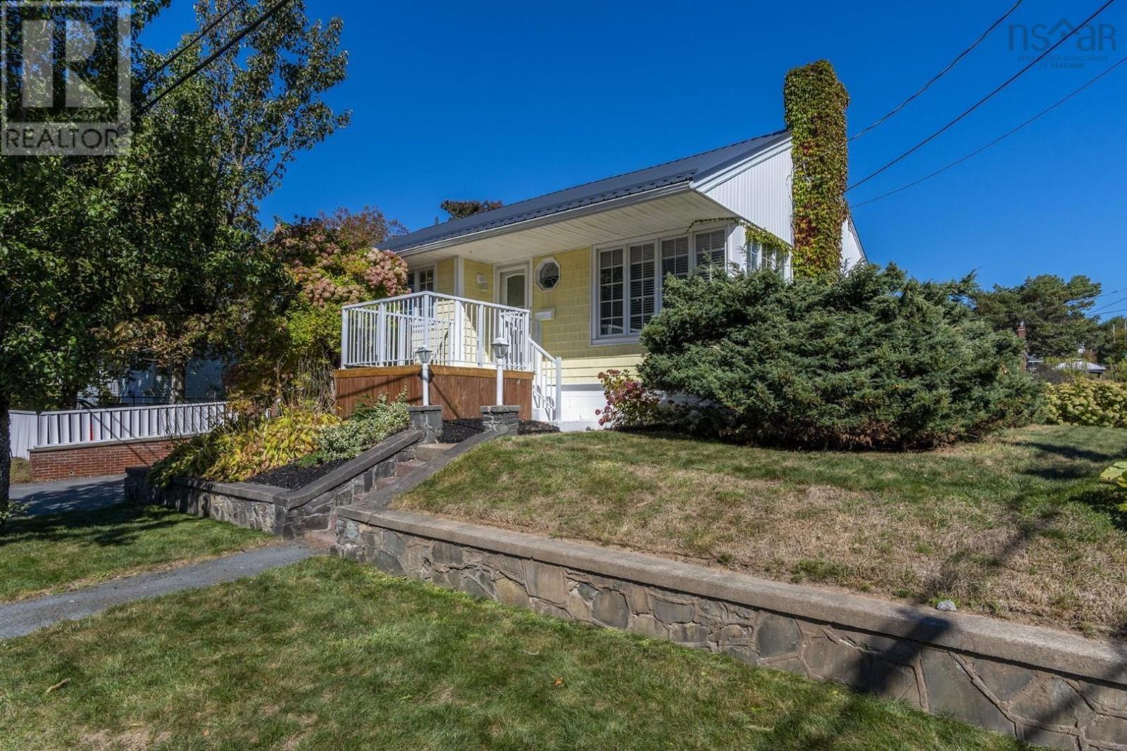 2 Ryland Ave, Dartmouth, NS B3A 2G5