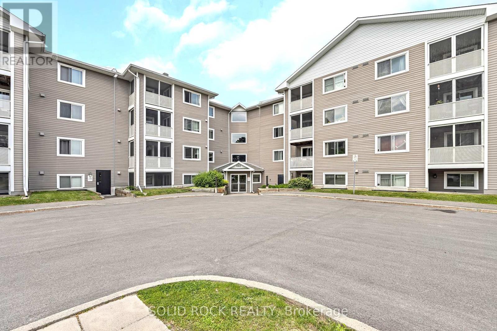 124 316 Lorry Greenberg Dr, Ottawa, ON K1T 2P4