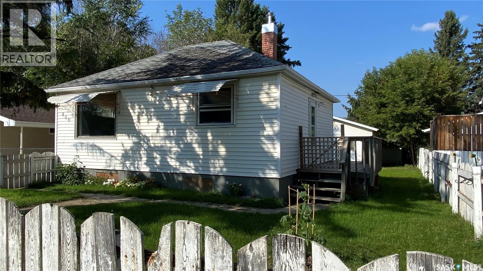 866 4 Street East, Prince Albert, SK S6V 0K5