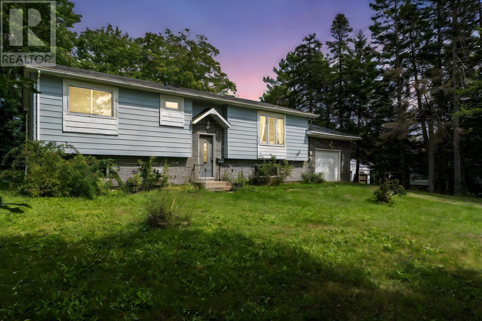 14 Ernest Ave, Beaver Bank, NS B4G 1C1