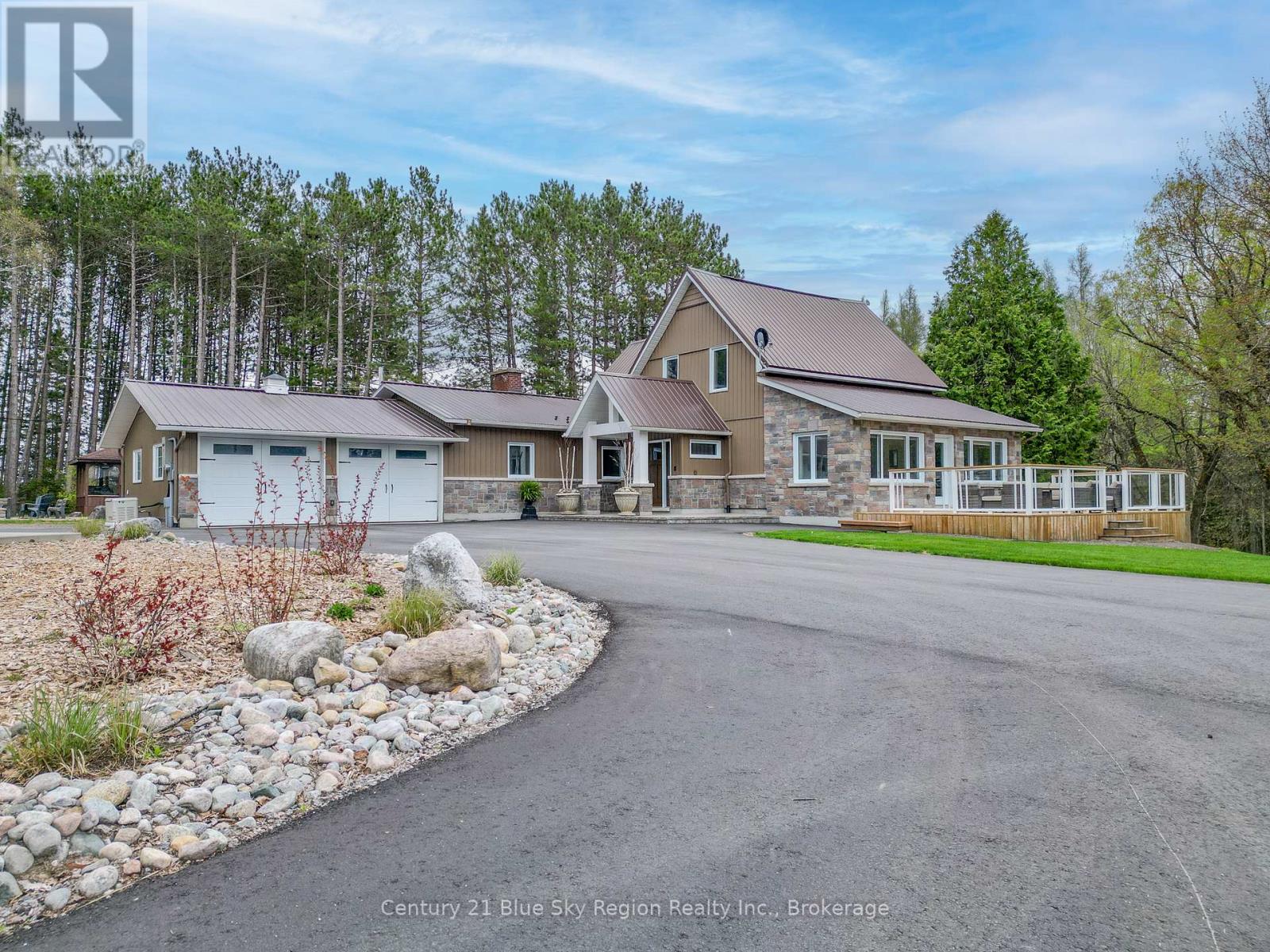 54 Chadbourne Dr, North Bay, ON P1B 8G2
