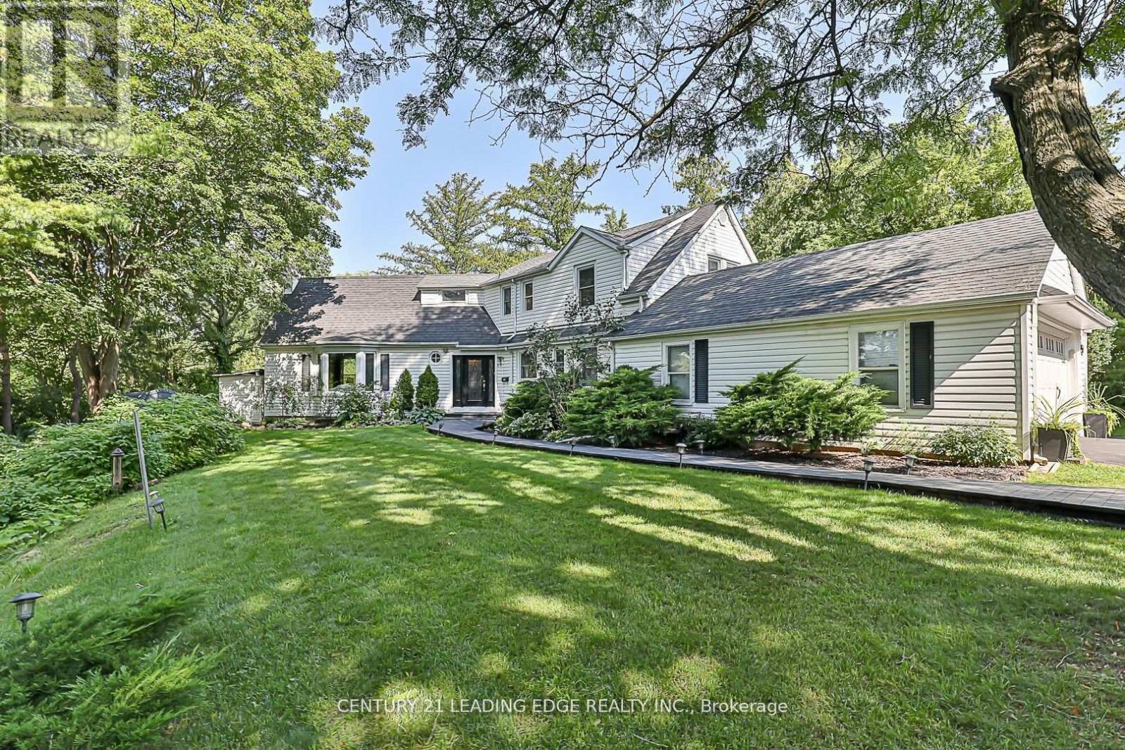 10 Yorkton Blvd, Markham, ON L6C 0J9