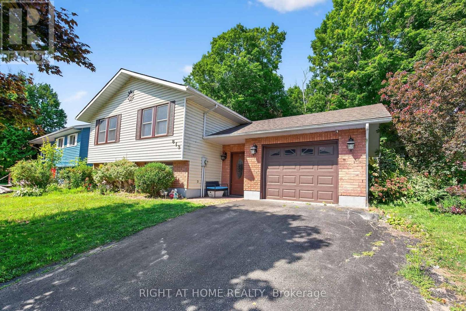 813 Birchwood Dr, Midland, ON L4R 4Y3