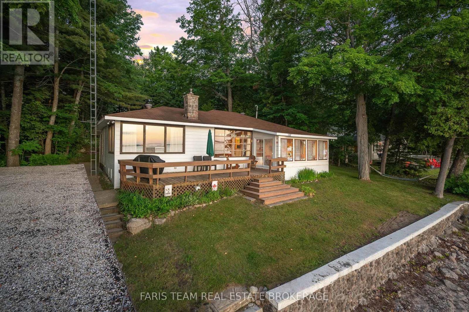 1697 Champlain Rd, Tiny, ON L9M 0E3