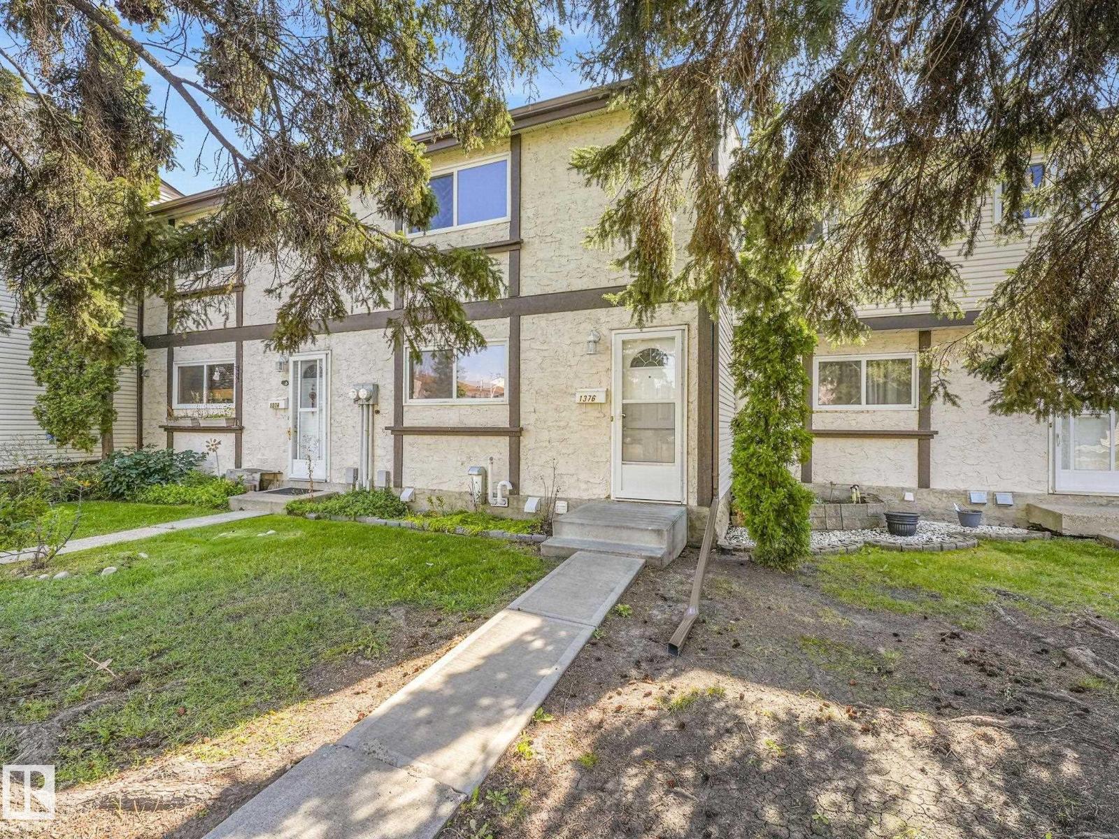1376 Lakewood Rd W NW, Edmonton, AB T6K 3P2
