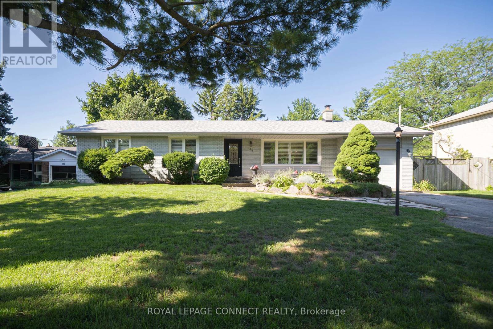 338 Sawyer Rd, Oakville, ON L6L 3N7