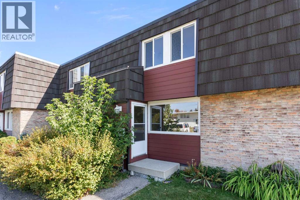 80 Galbraith Drive Sw Unit 32, Calgary, AB T3E 4Z6