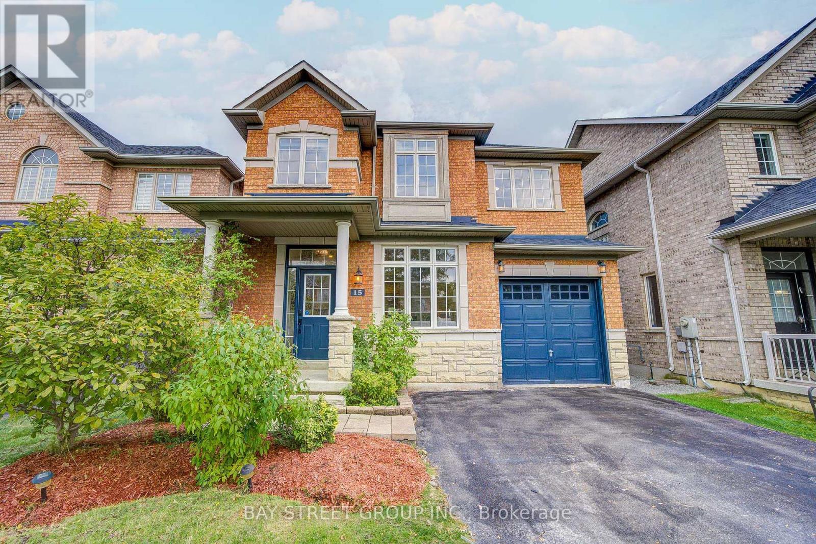 15 Sisley Cres, Vaughan, ON L4J 9J1