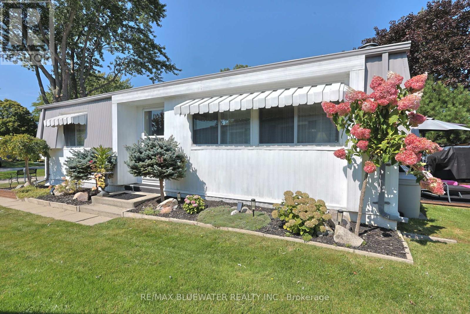208 Biltmore Dr, South Huron, ON N0M 1T0
