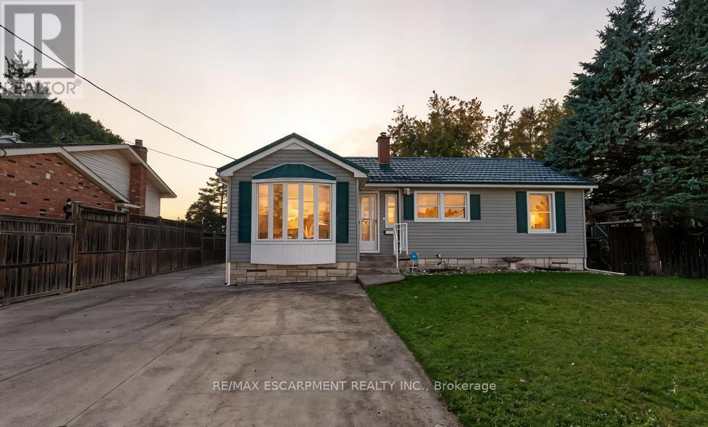 24 Hilda St, Welland, ON L3C 3N2