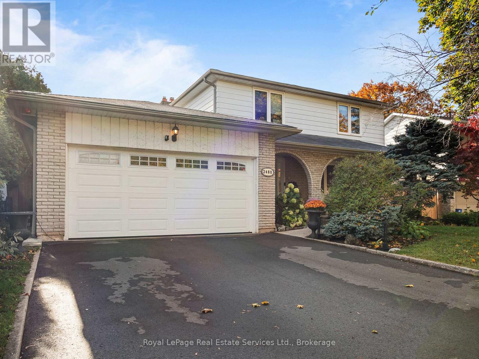 2480 Waterford St, Oakville, ON L6L 5E6