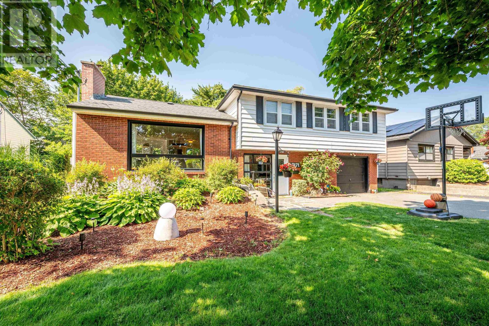 7171 Morningside Dr, Halifax, NS B3L 2E5