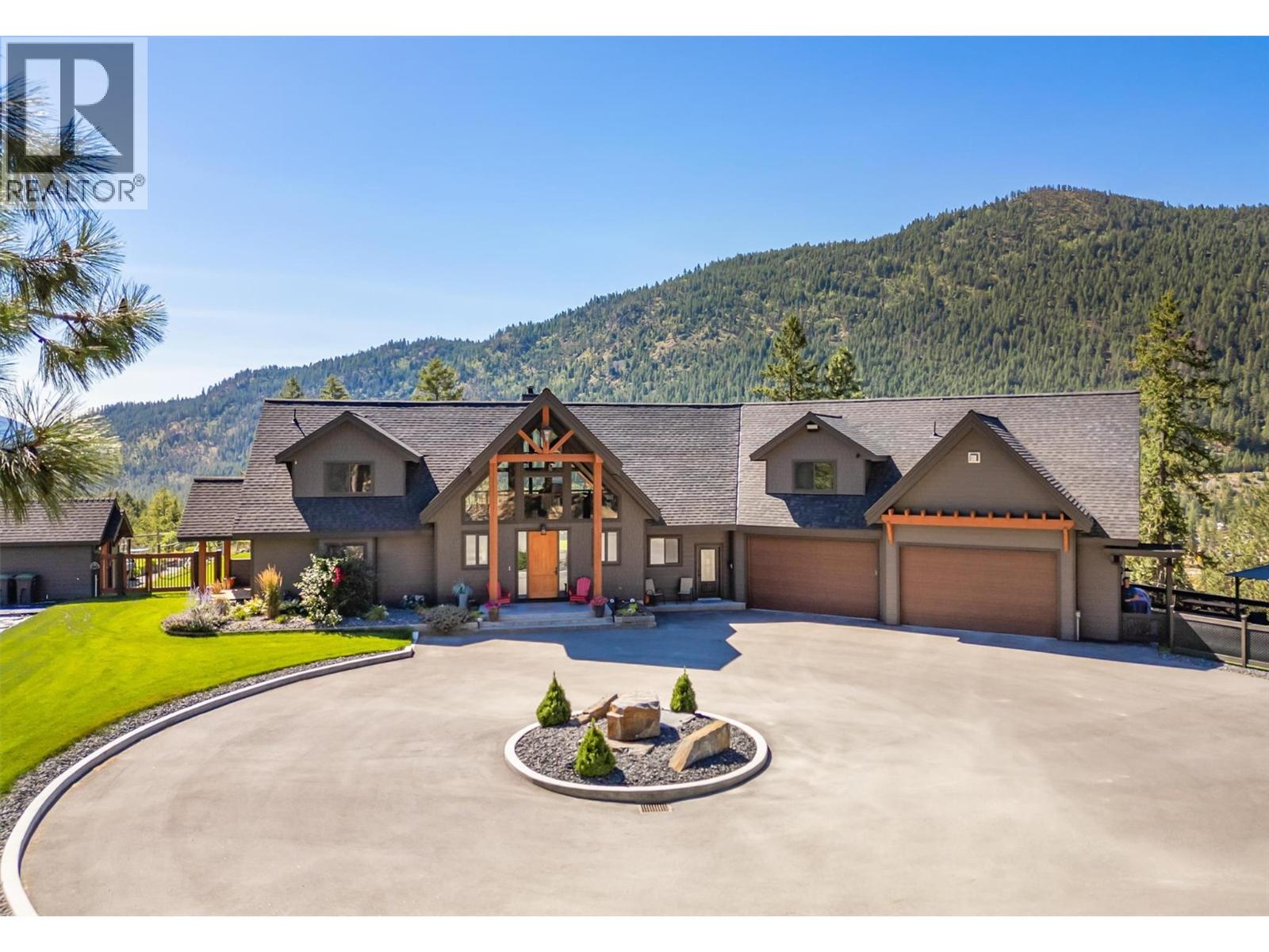 4495 Maxwell Rd, Peachland, BC V0H 1X3