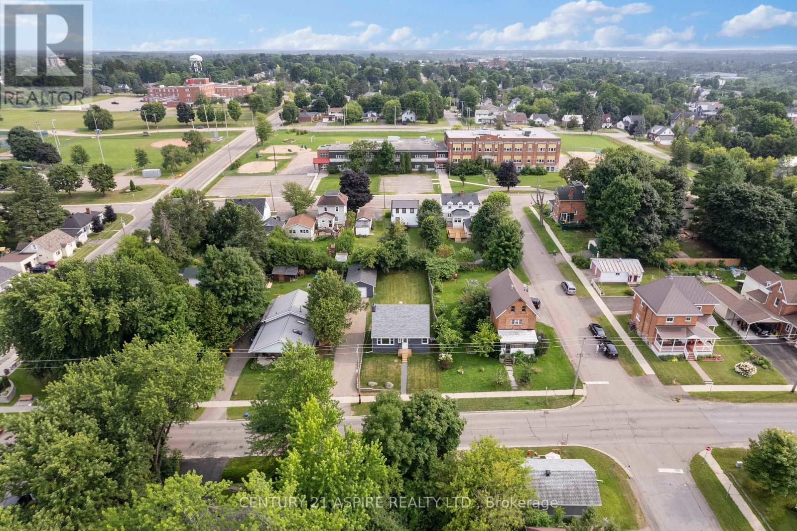 332 Alfred St, Pembroke, ON K8A 3A8