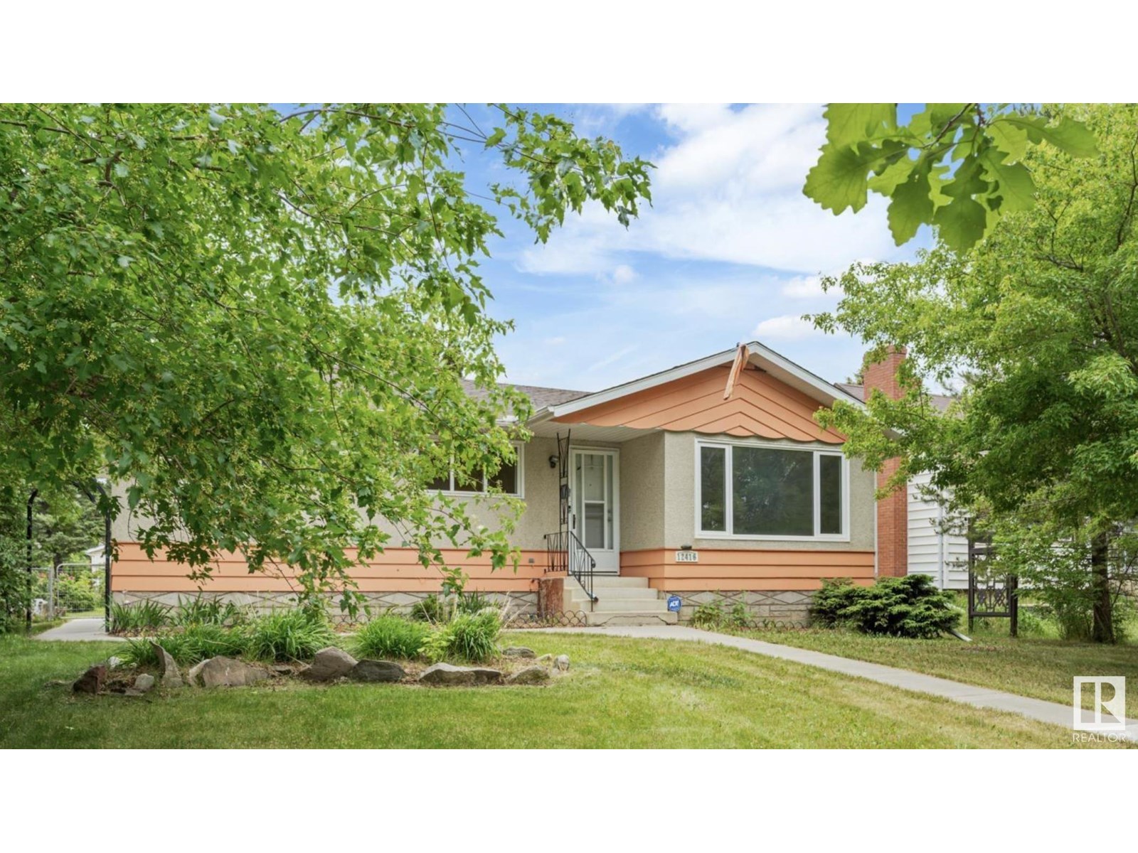 77 Street Nw Unit 12416, Edmonton, AB T5B 2H5