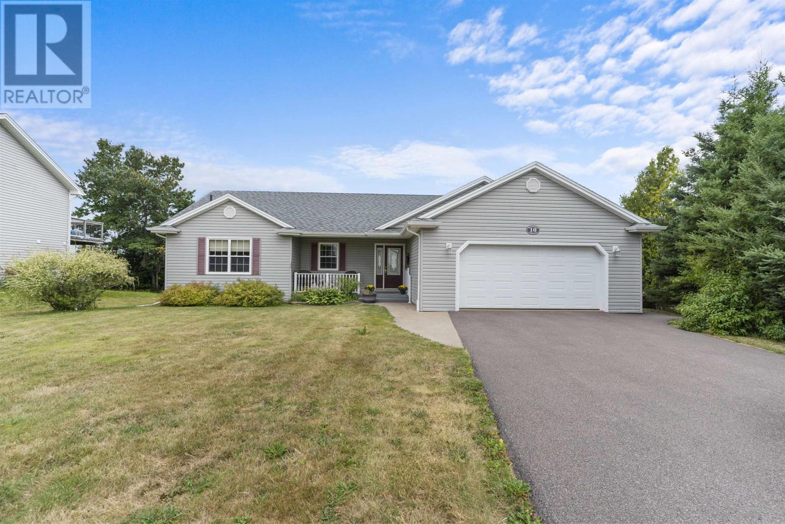10 Southway Cres, Charlottetown, PE C1E 2K4