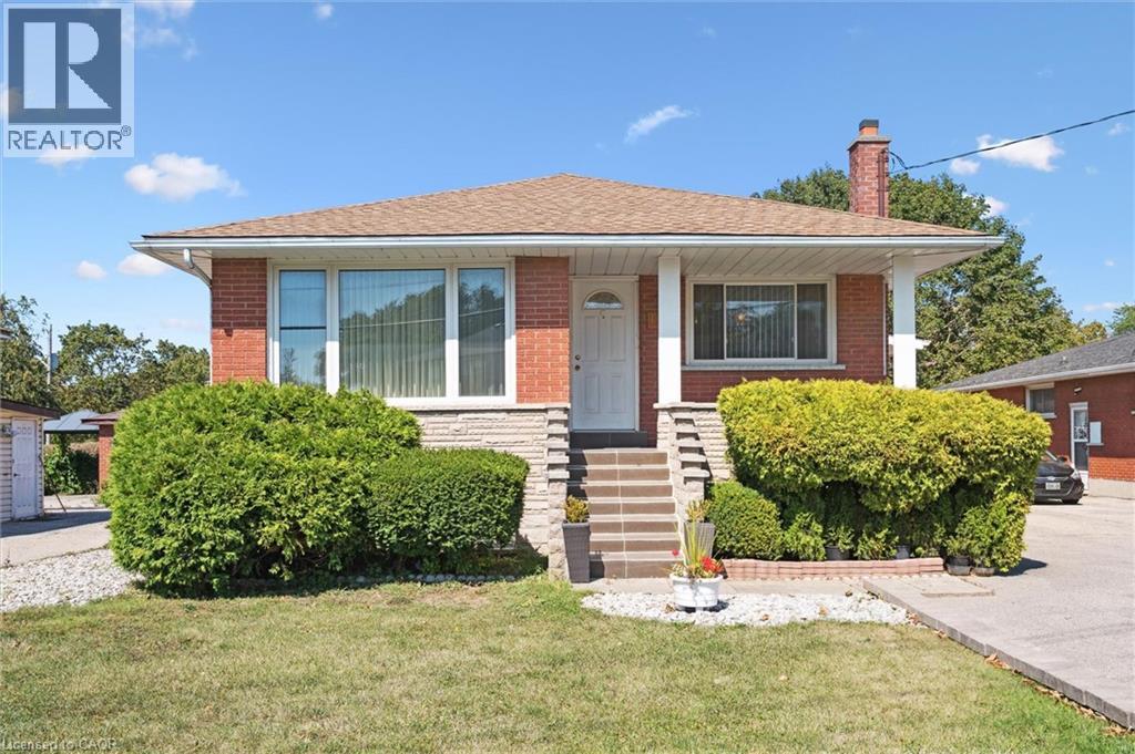 136 Fairway Rd N, Kitchener, ON N2A 2N6