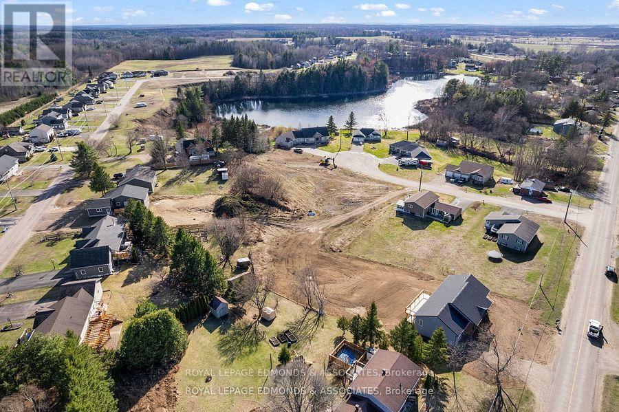 5 Mapleview Ct, Whitewater Region, ON K0J 1C0