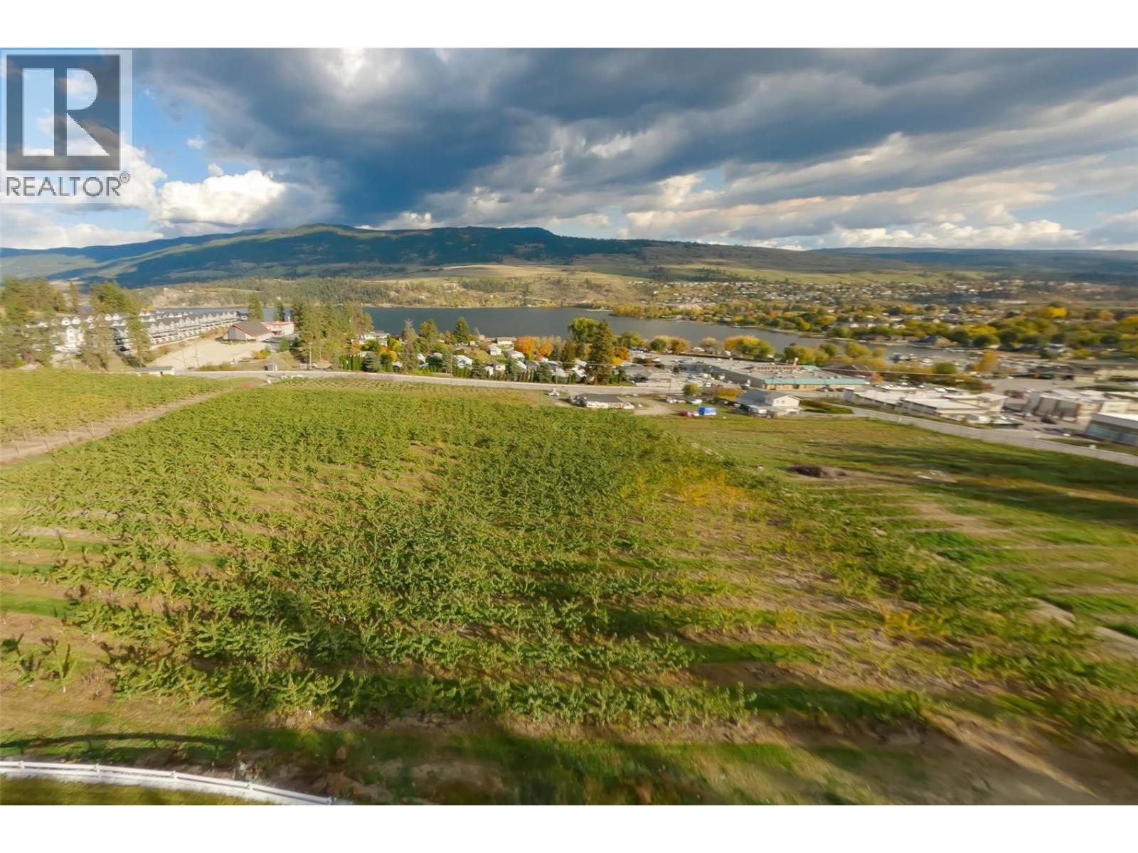 11938 Oceola Rd, Lake Country, BC V4V 1H1