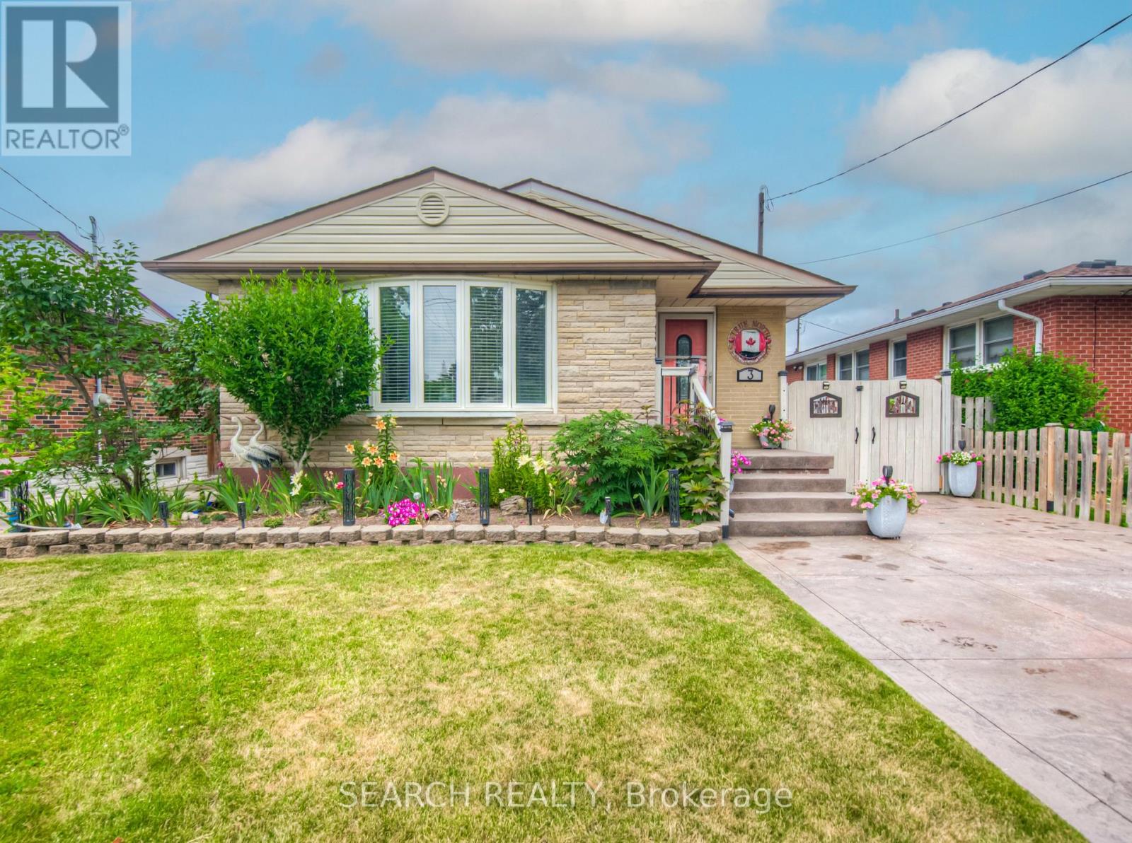 3 Kenwood Cres, Hamilton, ON L8T 1W3