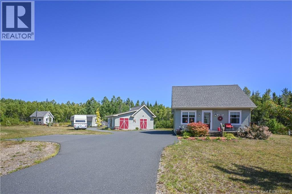 187 Saintsimon Rd, Caraquet, NB E1W 1B3