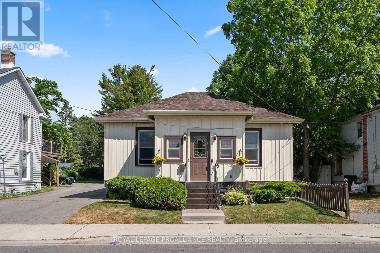 62 James St E, Cobourg, ON K9A 1H1
